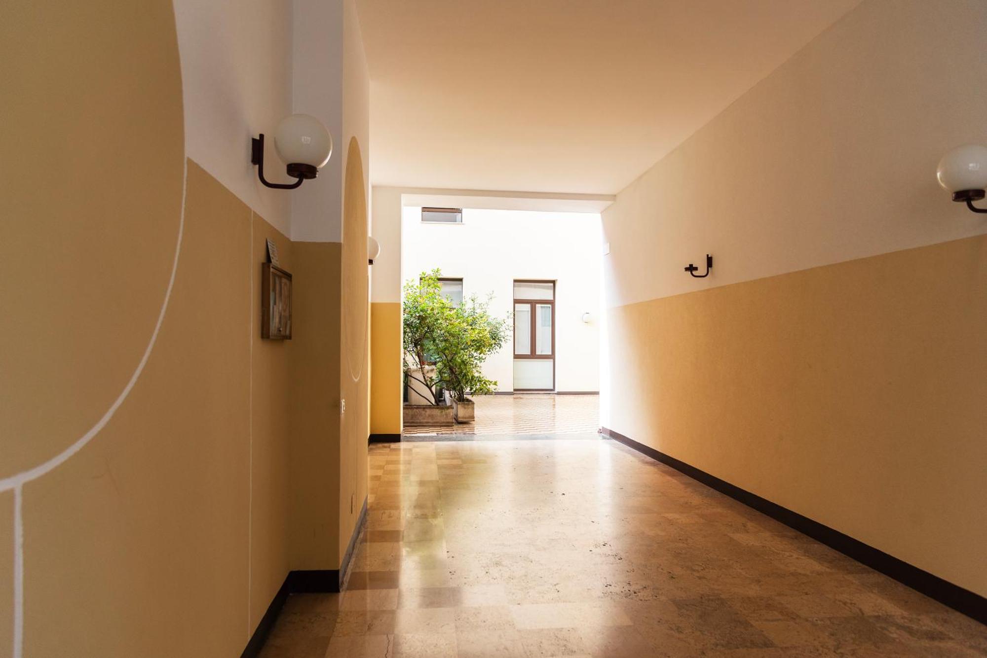 Youhosty - Lecco 11 Milan Bagian luar foto